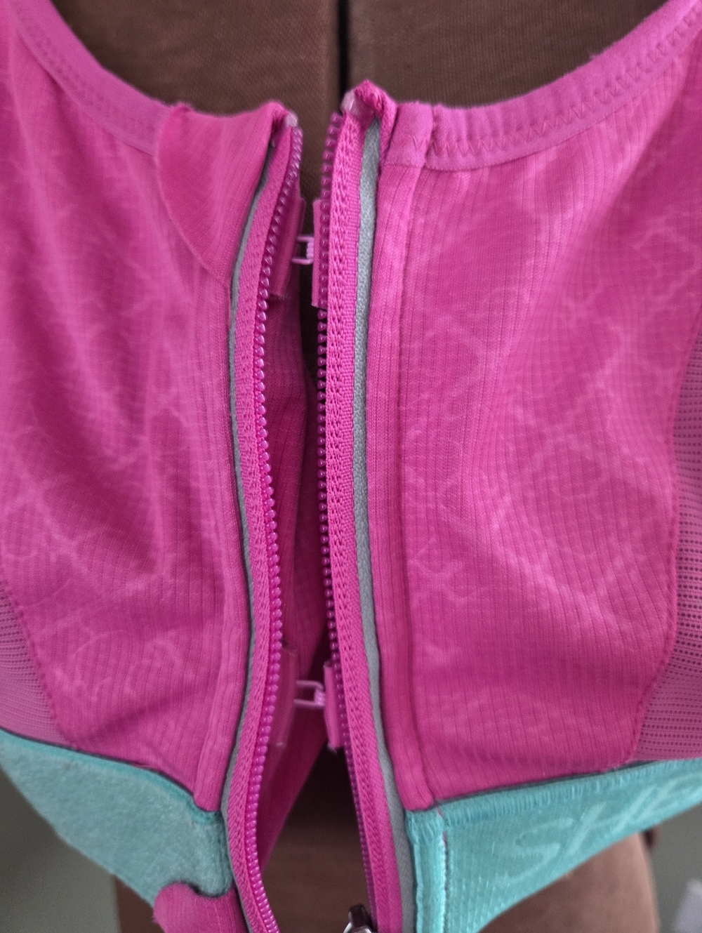 SHEFIT Pink and Green Sports Bra, Medium, Zipper, Hook & Eye Closure - Picture 11 of 12